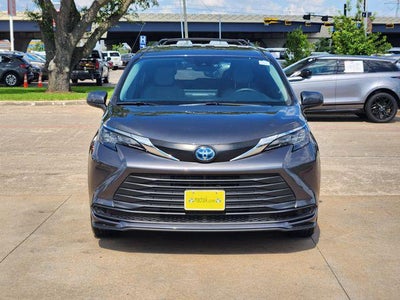 2025 Toyota Sienna LE 8 Passenger