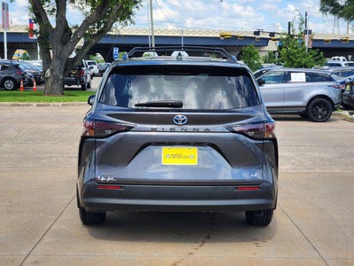 2025 Toyota Sienna LE 8 Passenger