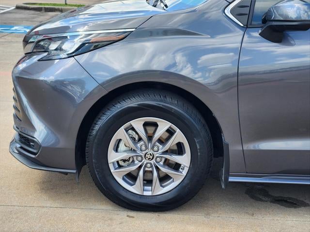 2025 Toyota Sienna LE 8 Passenger