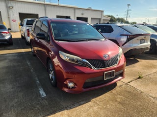 2015 Toyota Sienna SE 8 Passenger