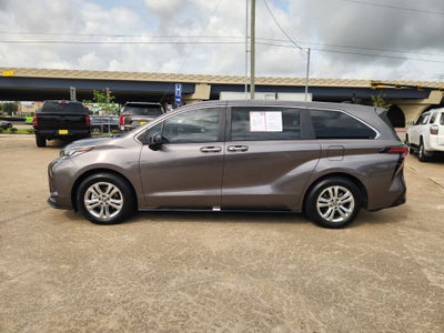 2022 Toyota Sienna XSE 7 Passenger
