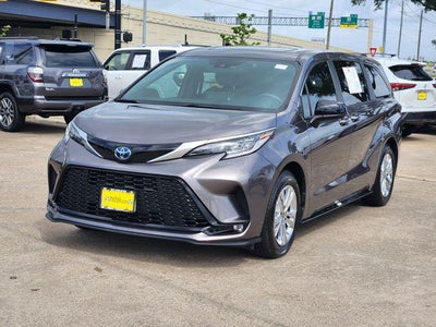 2022 Toyota Sienna XSE 7 Passenger