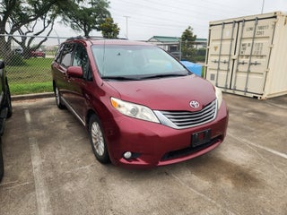 2013 Toyota Sienna XLE 8 Passenger