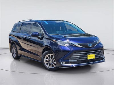 2021 Toyota Sienna XLE
