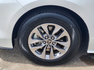 2025 Toyota Sienna XLE 8 Passenger