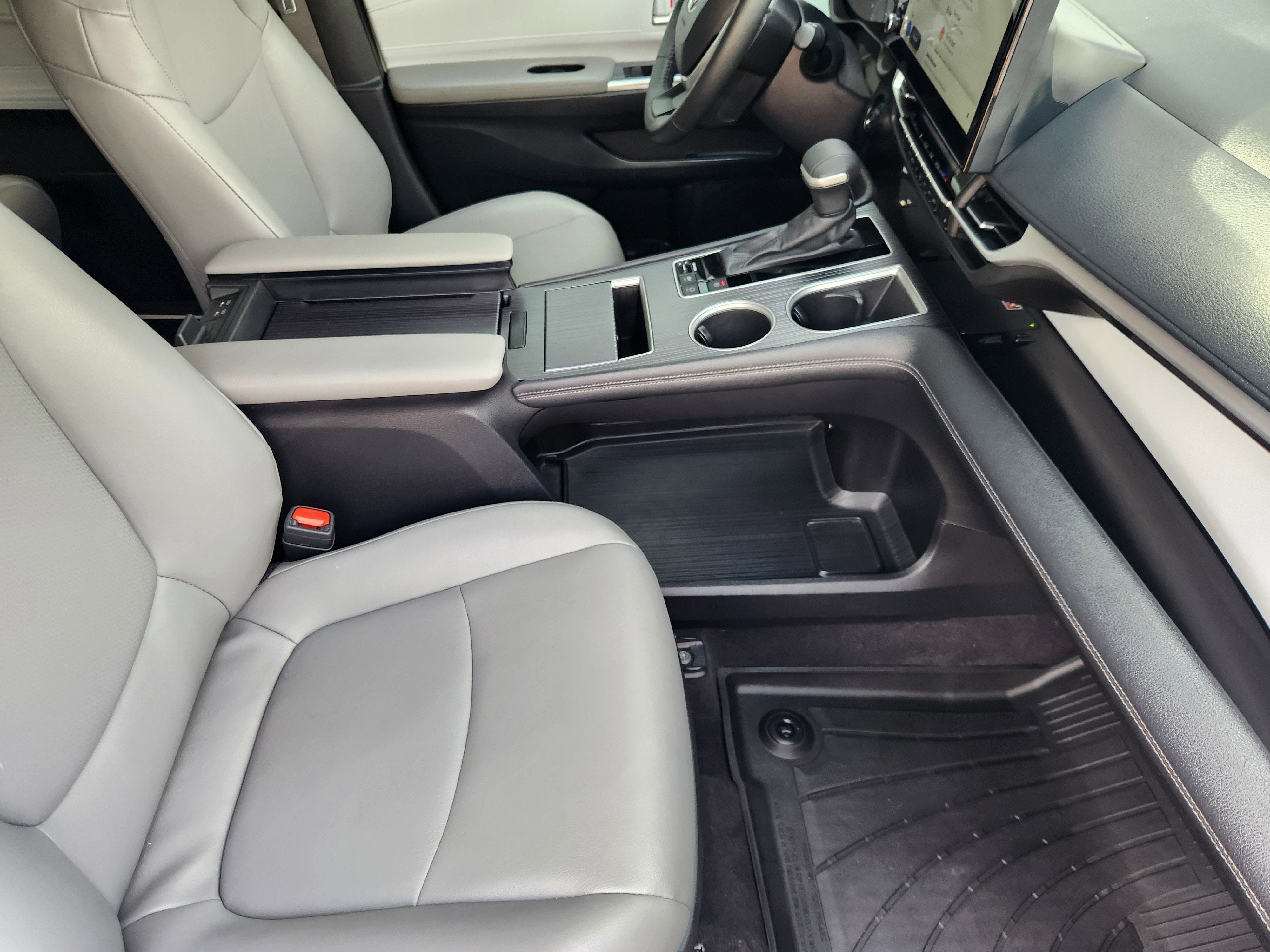 2025 Toyota Sienna XLE 8 Passenger