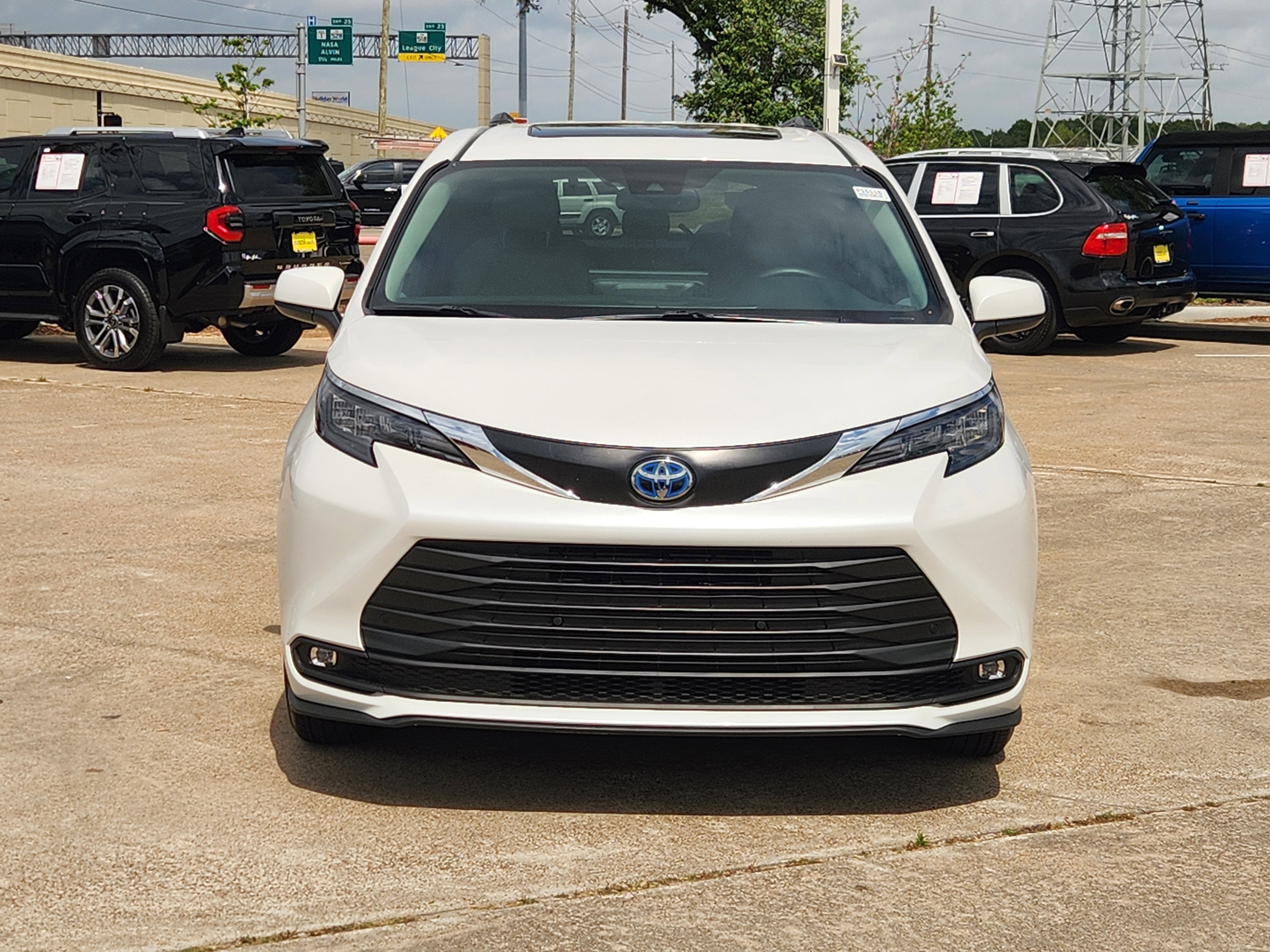 2025 Toyota Sienna XLE 8 Passenger