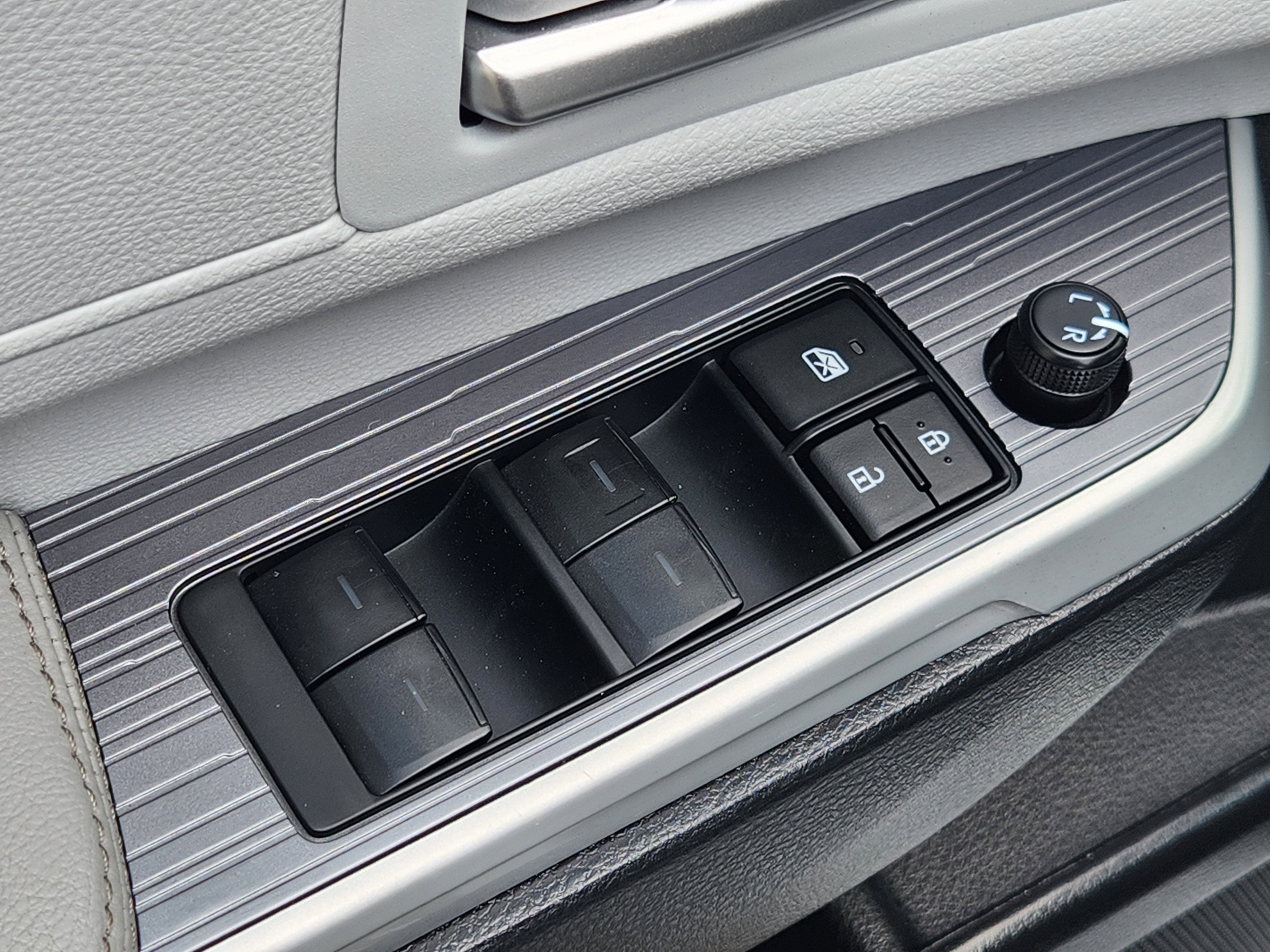 2025 Toyota Sienna XLE 8 Passenger