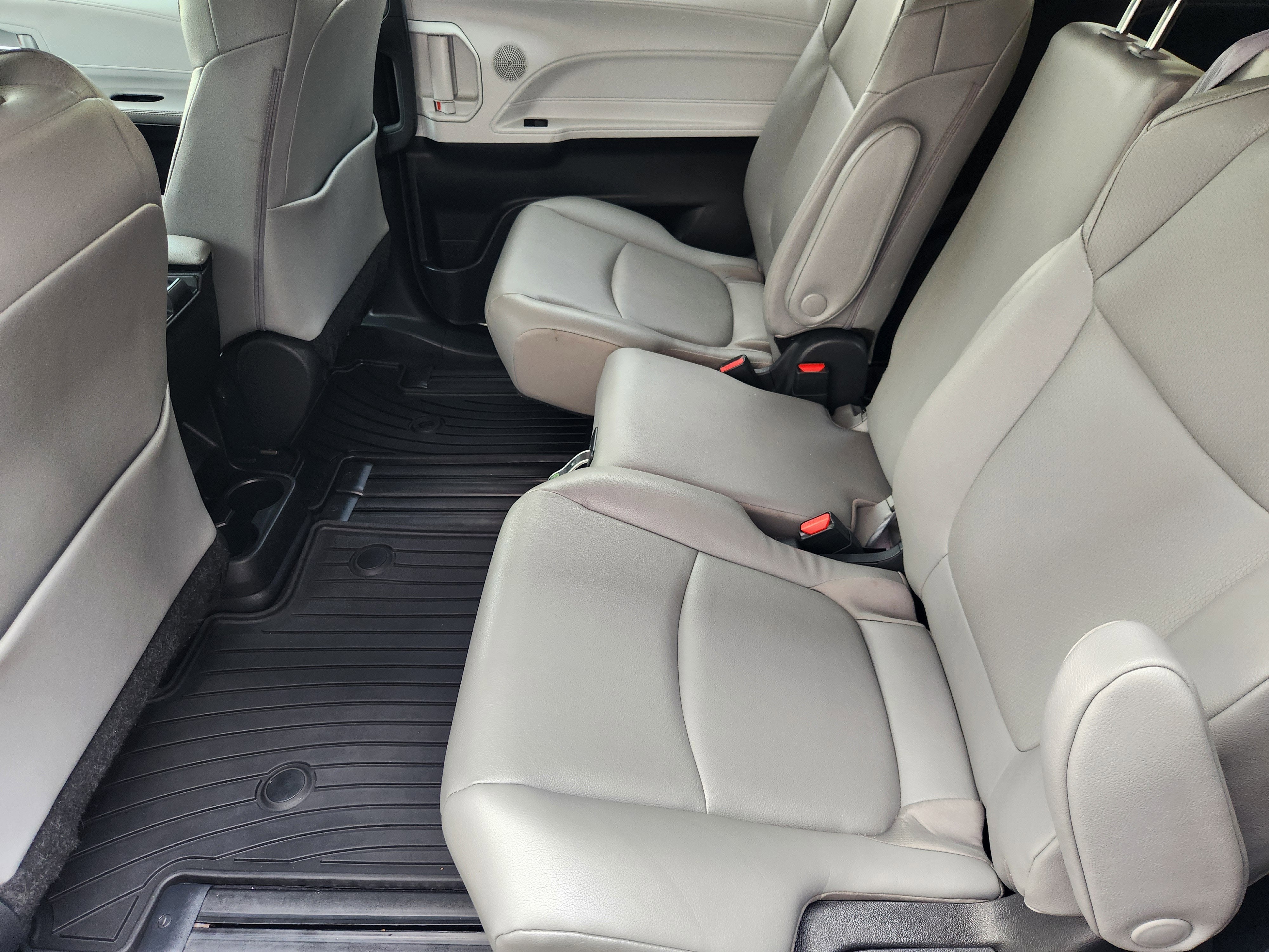 2025 Toyota Sienna XLE 8 Passenger
