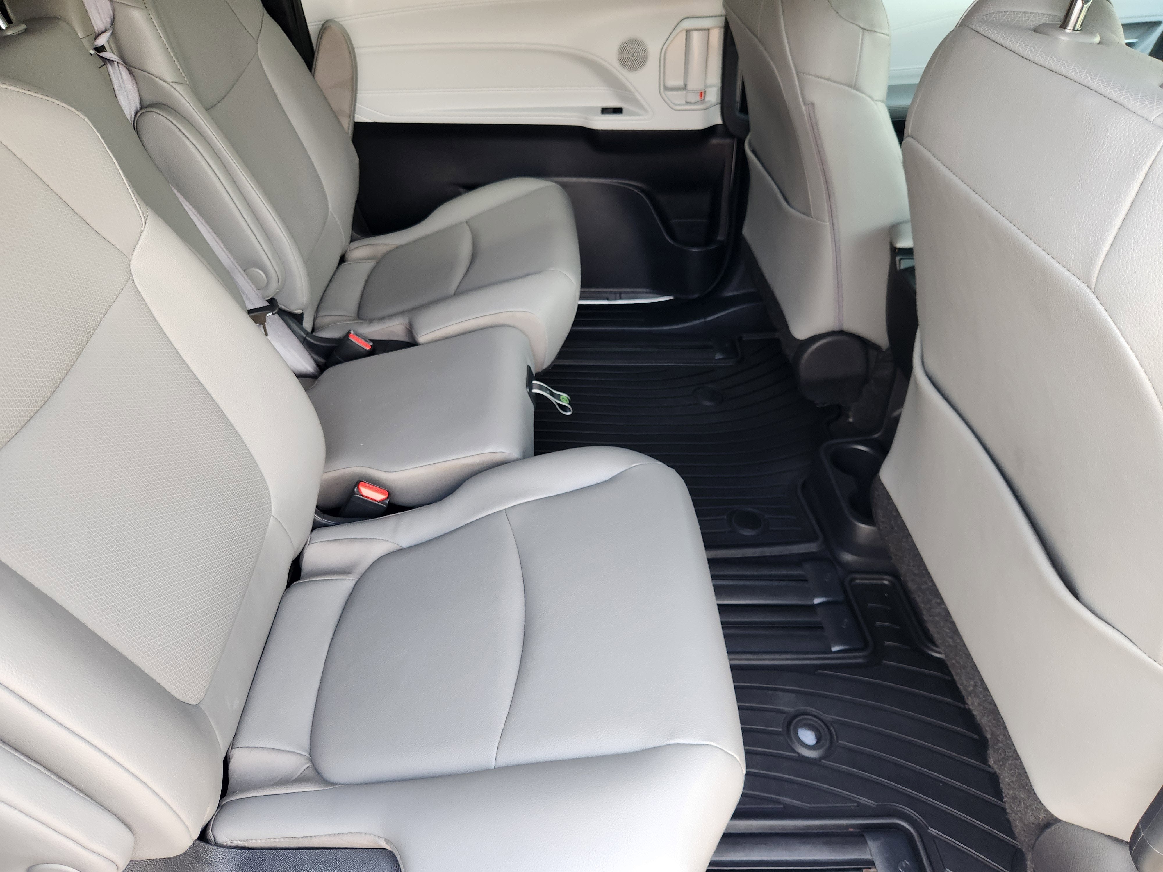 2025 Toyota Sienna XLE 8 Passenger