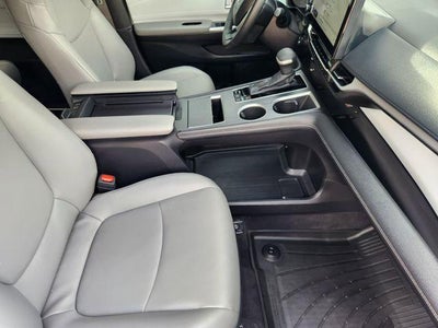 2025 Toyota Sienna XLE 8 Passenger
