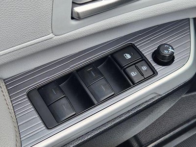 2025 Toyota Sienna XLE 8 Passenger