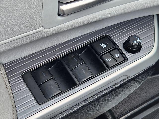 2025 Toyota Sienna XLE 8 Passenger