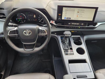 2025 Toyota Sienna XLE 8 Passenger