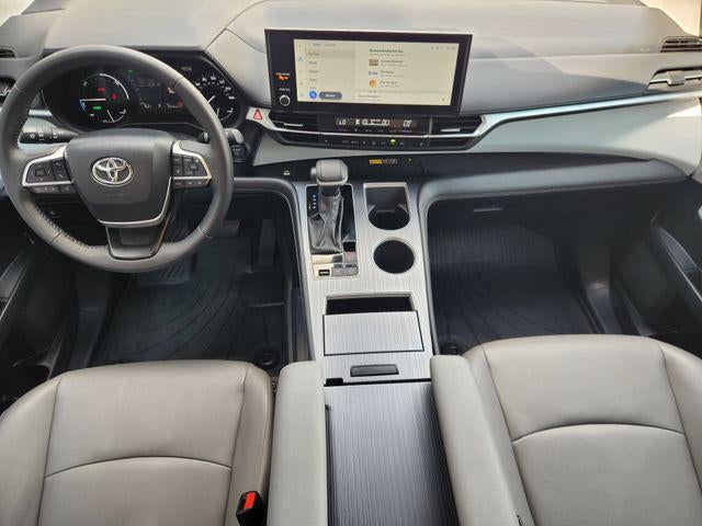 2025 Toyota Sienna XLE 8 Passenger