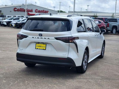 2025 Toyota Sienna XLE 8 Passenger
