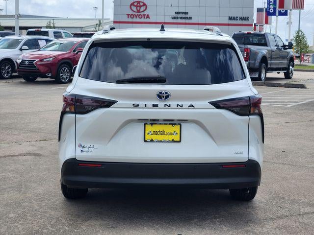 2025 Toyota Sienna XLE 8 Passenger