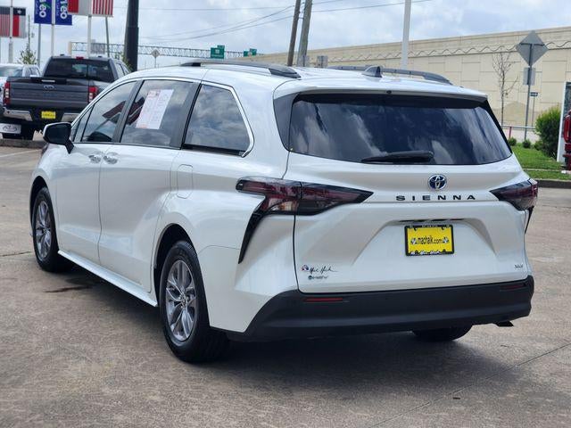 2025 Toyota Sienna XLE 8 Passenger