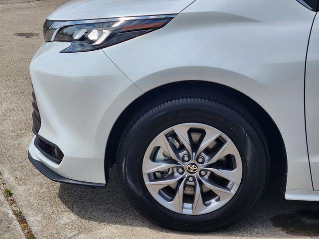 2025 Toyota Sienna XLE 8 Passenger