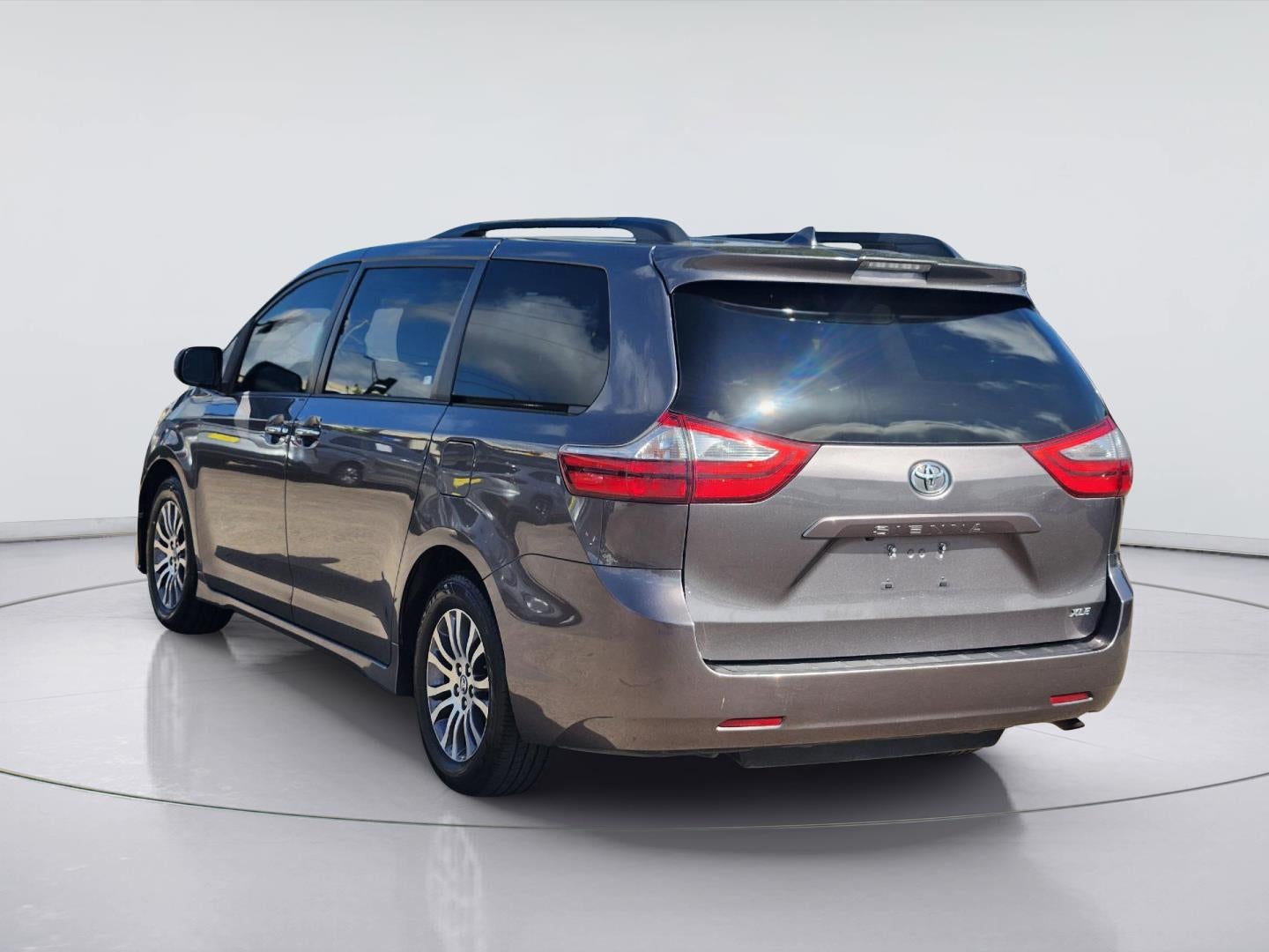 2018 Toyota Sienna XLE 8-Passenger