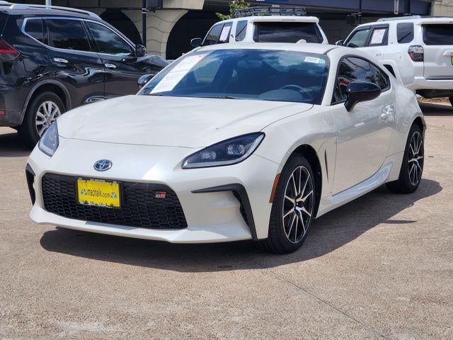 2026 Toyota GR86 Base PREMIUM PAINT