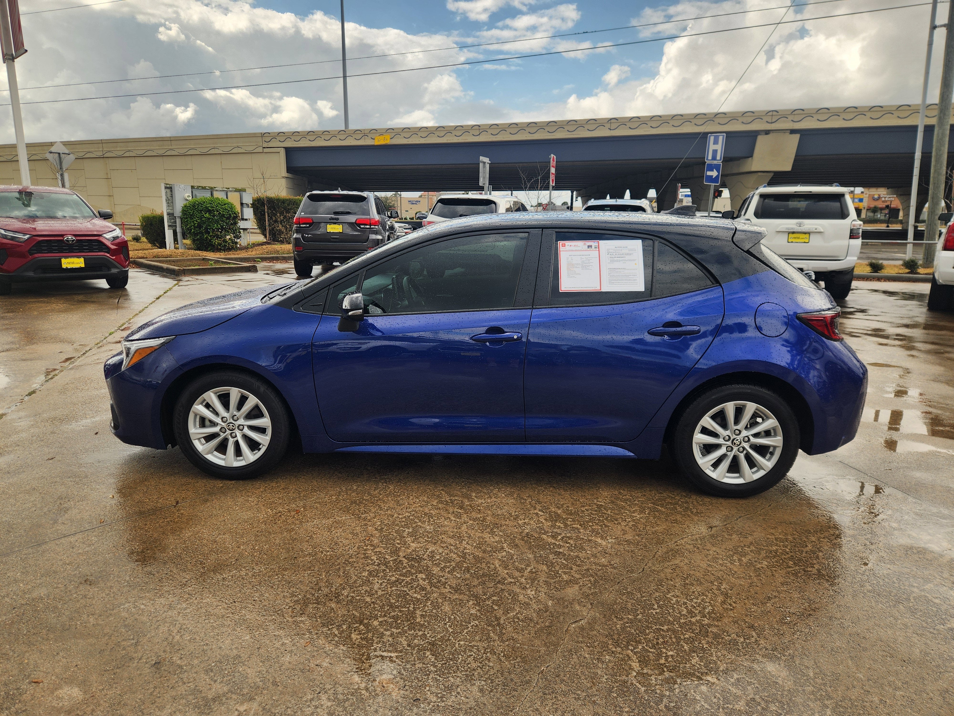 2025 Toyota Corolla Hatchback SE
