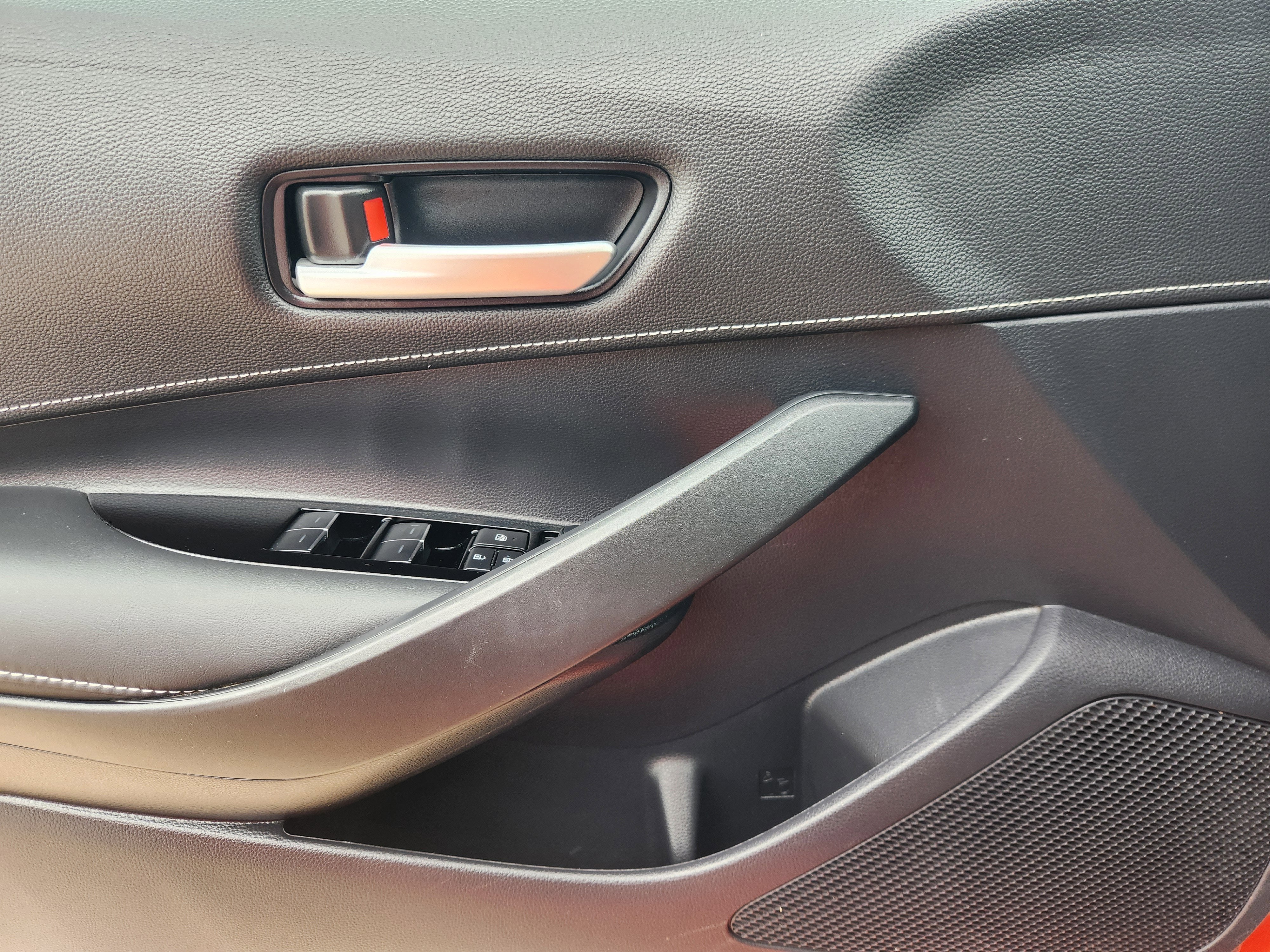 2025 Toyota Corolla Hatchback SE