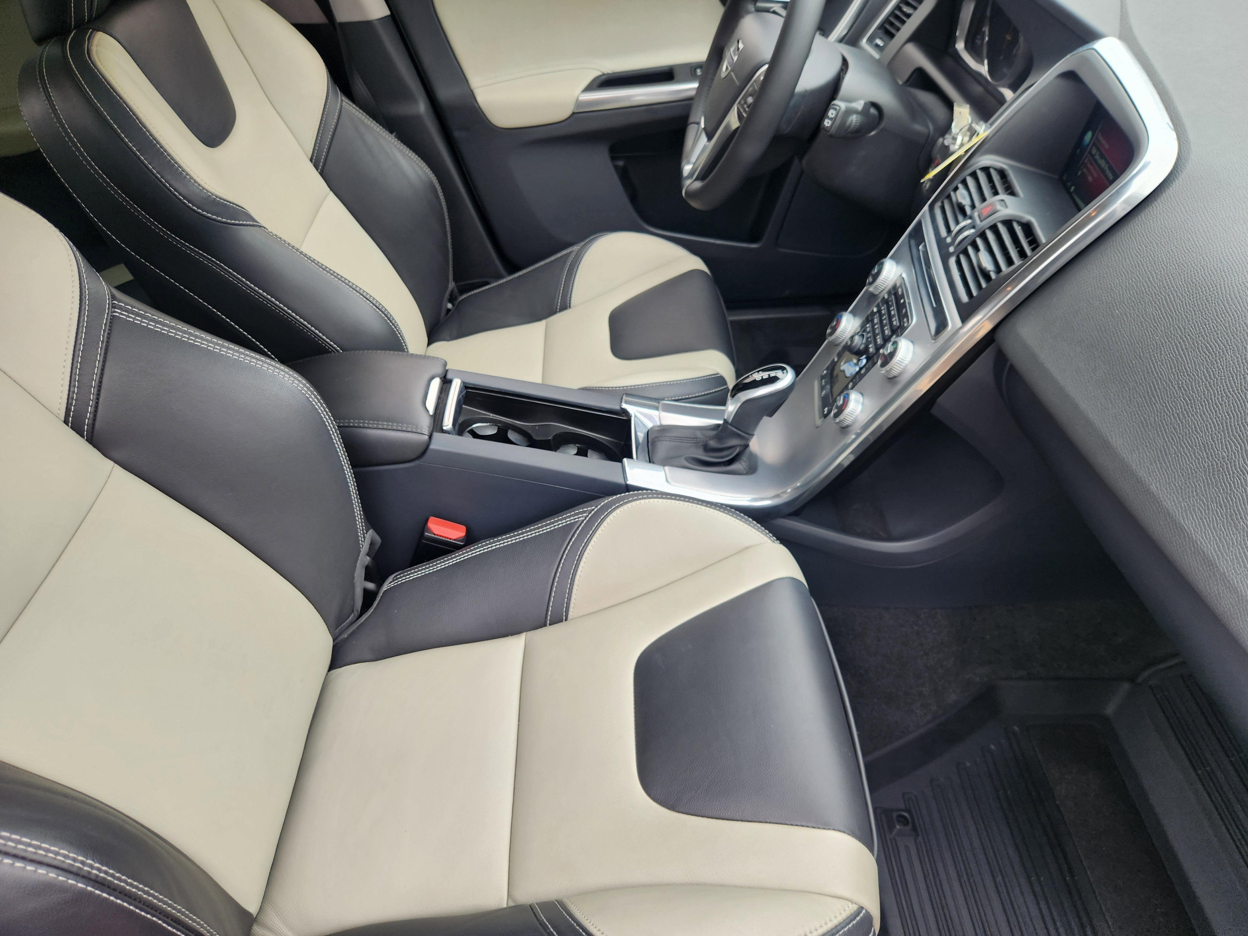 2017 Volvo XC60 T5 Dynamic