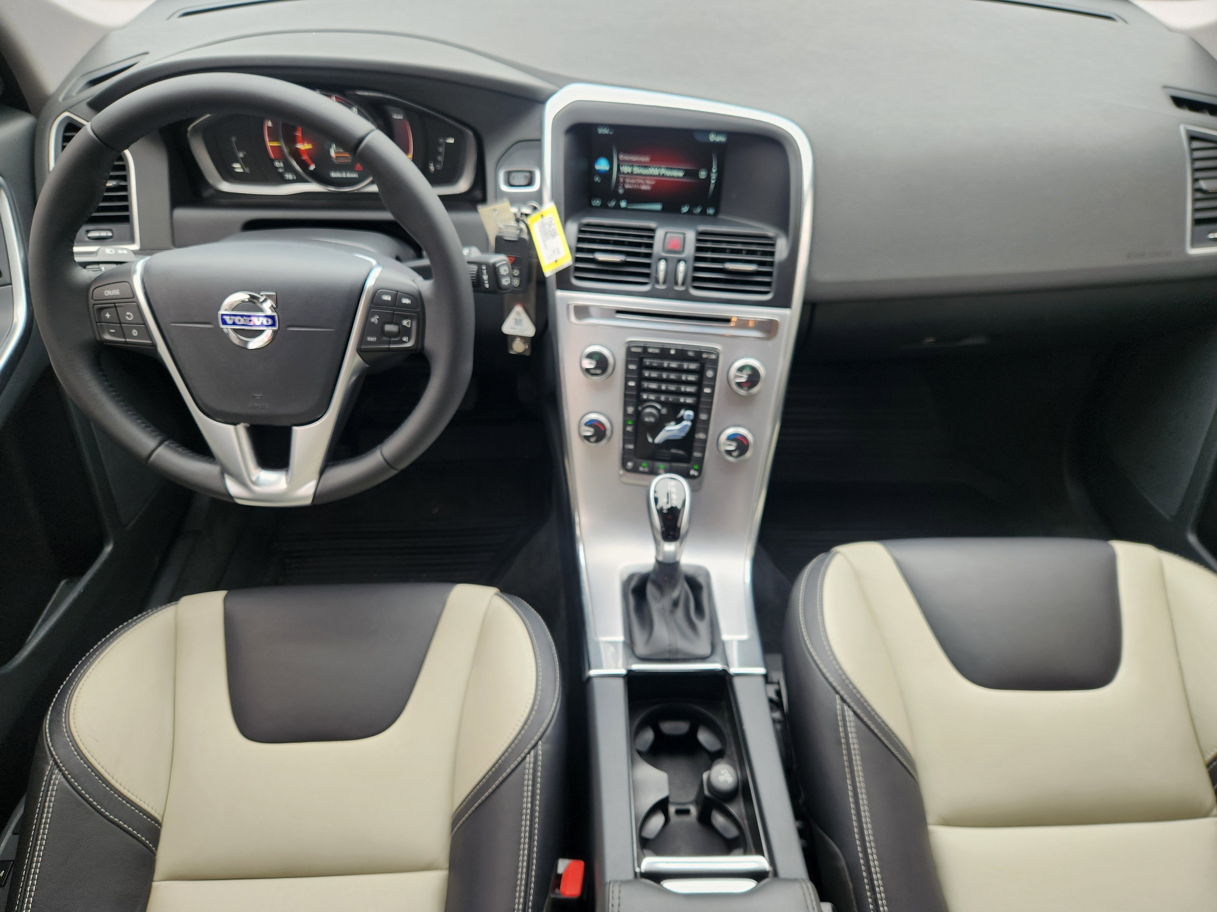 2017 Volvo XC60 T5 Dynamic