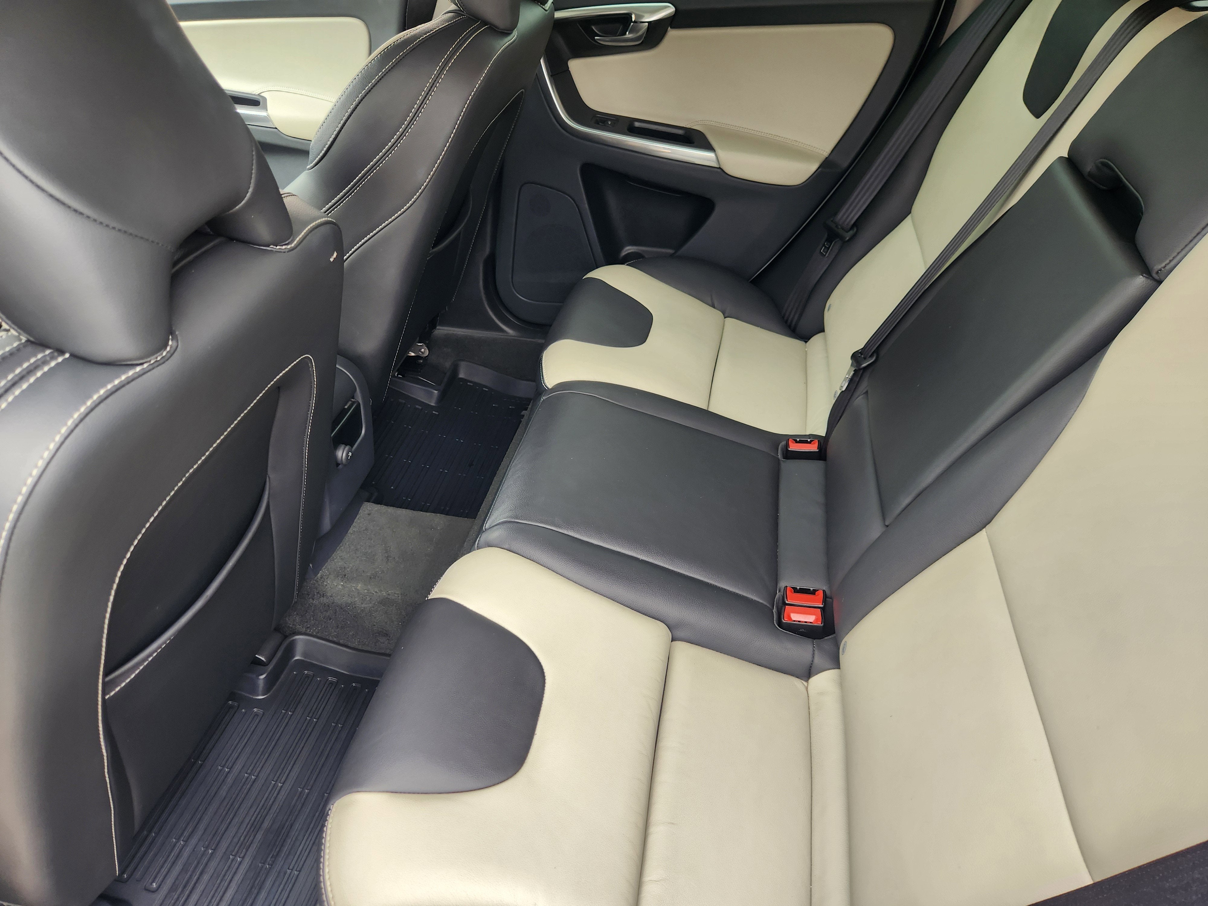 2017 Volvo XC60 T5 Dynamic