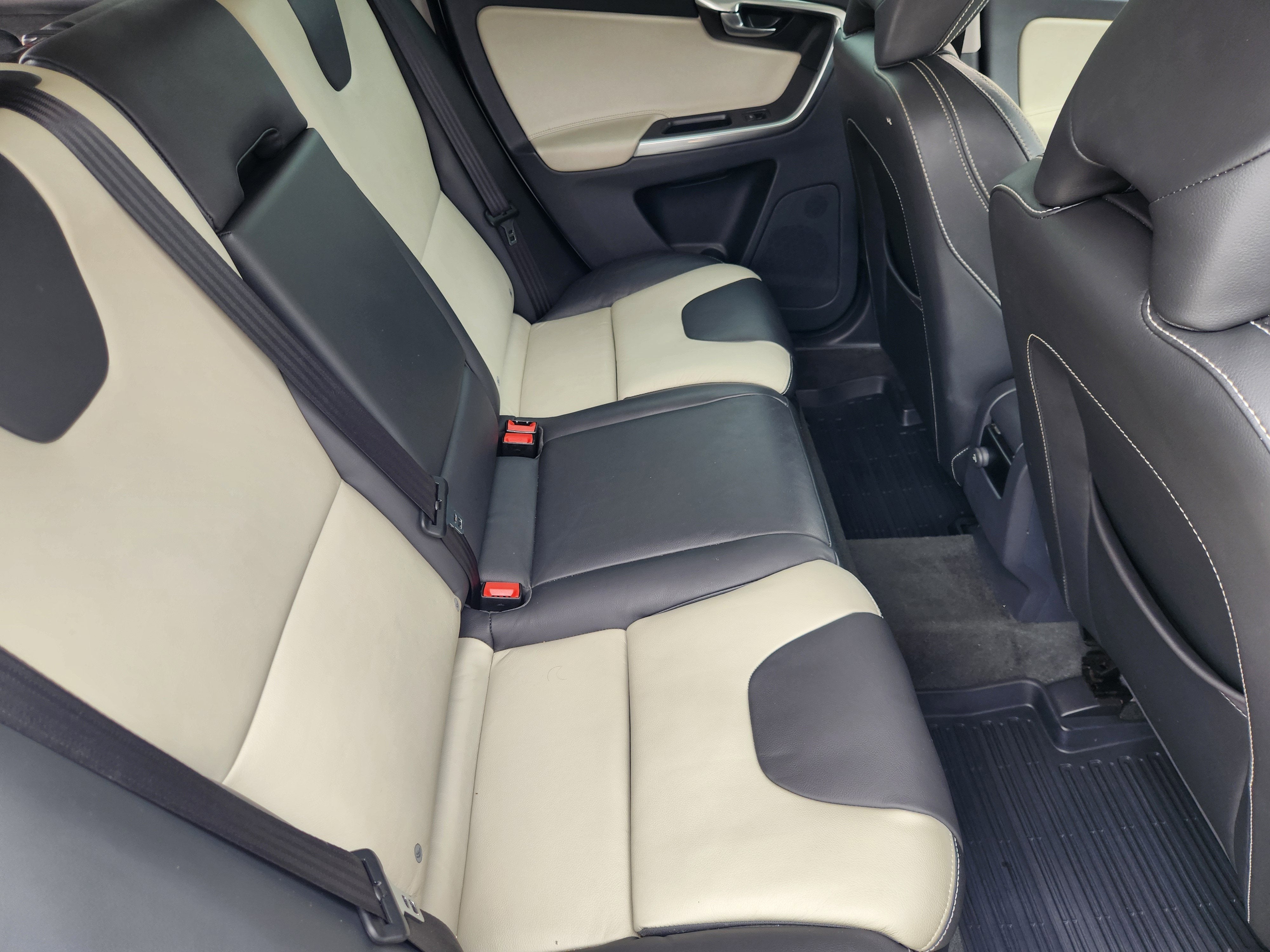 2017 Volvo XC60 T5 Dynamic
