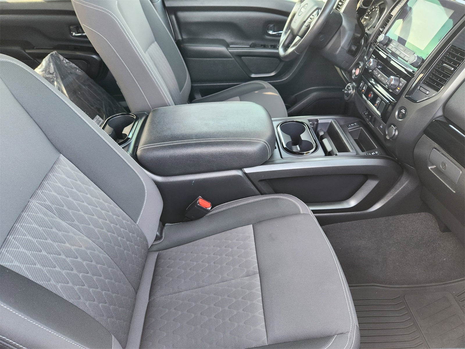 2023 Nissan Titan SV