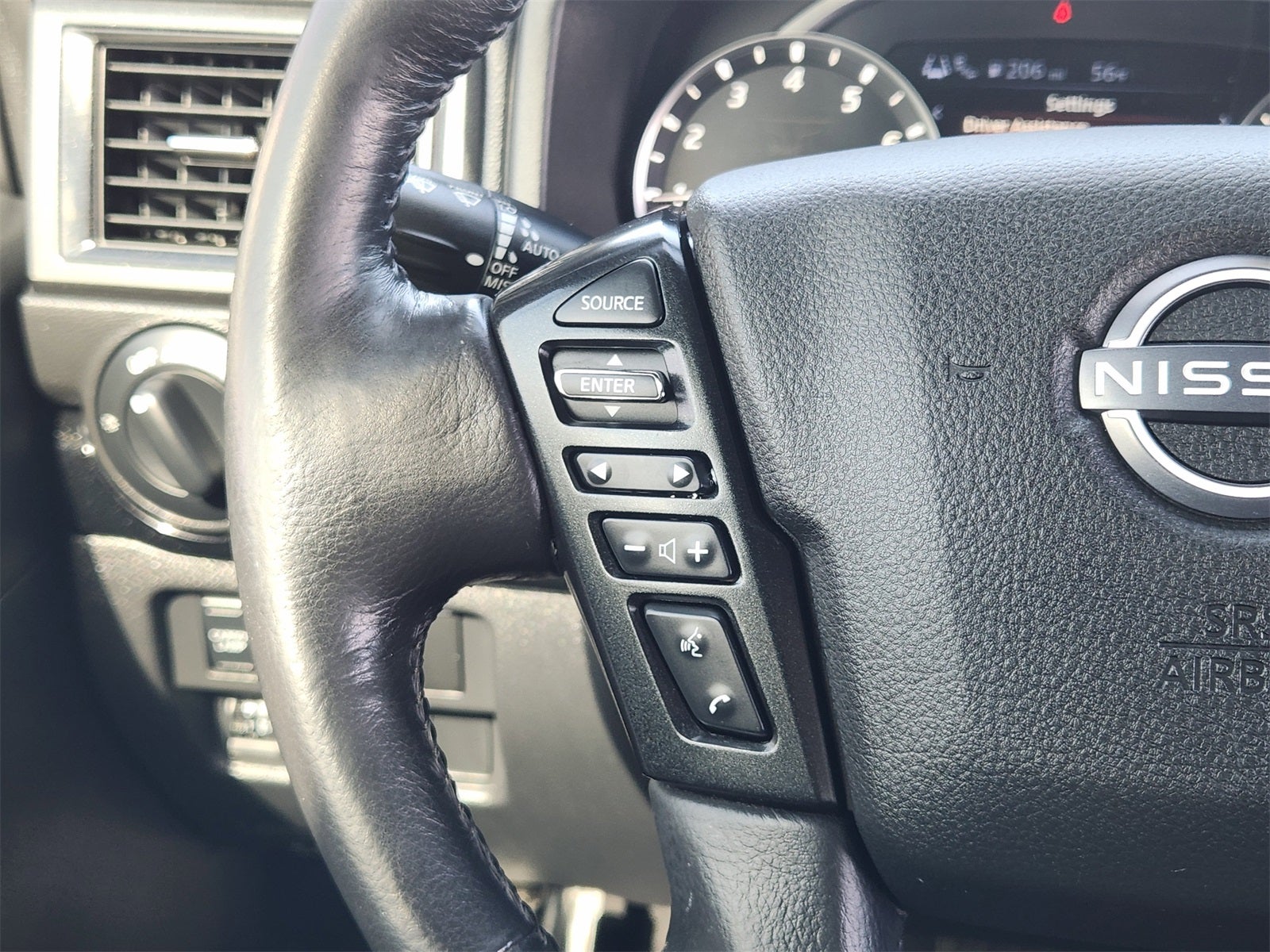 2023 Nissan Titan SV