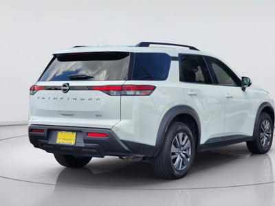 2024 Nissan Pathfinder SV