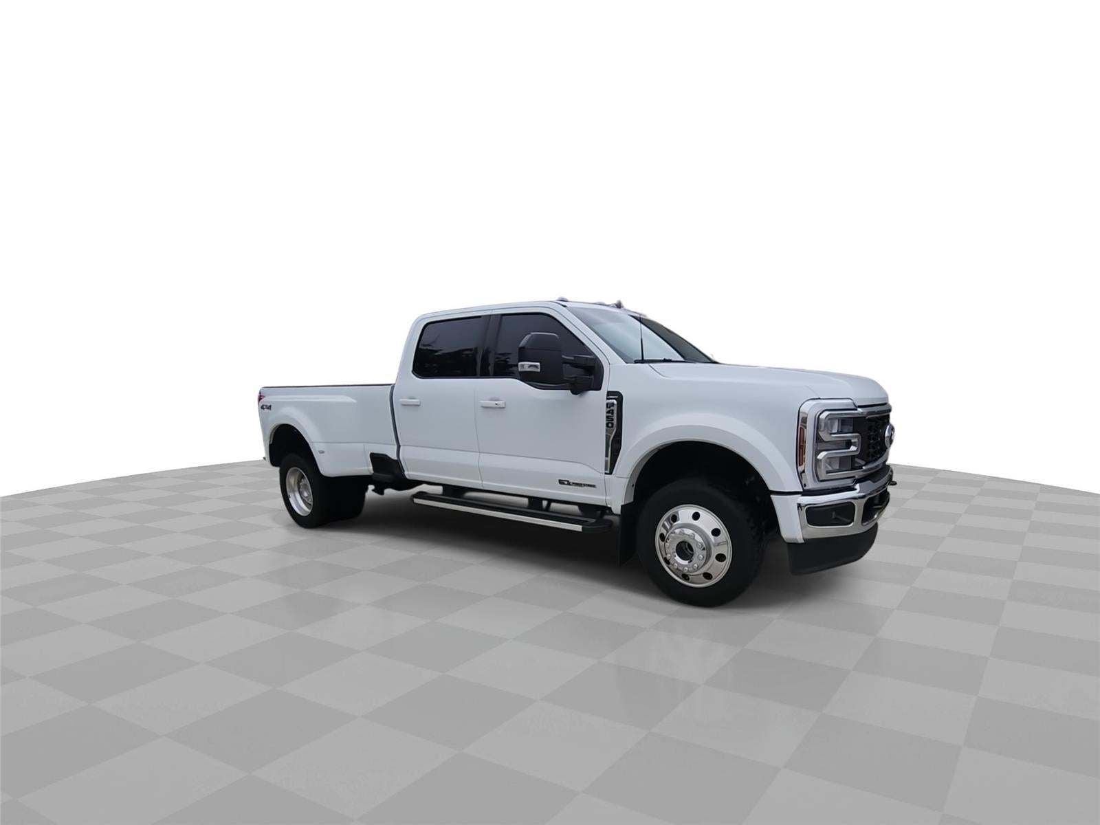 2026 Ford Super Duty F-450 DRW Lariat