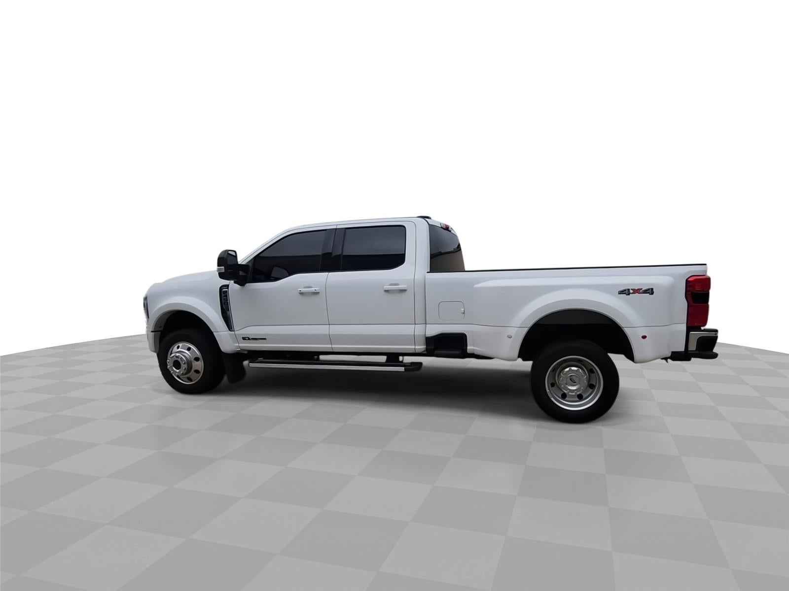 2026 Ford Super Duty F-450 DRW Lariat