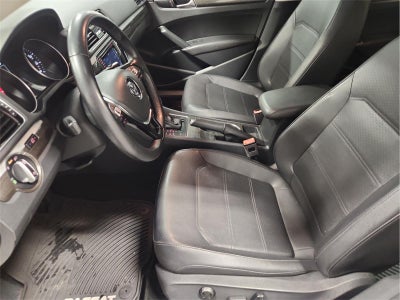 2018 Volkswagen Passat 2.0T SE w/Technology