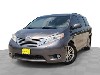 2017 Toyota Sienna XLE Premium 8-Passenger