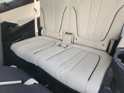2025 BMW X7 M60i