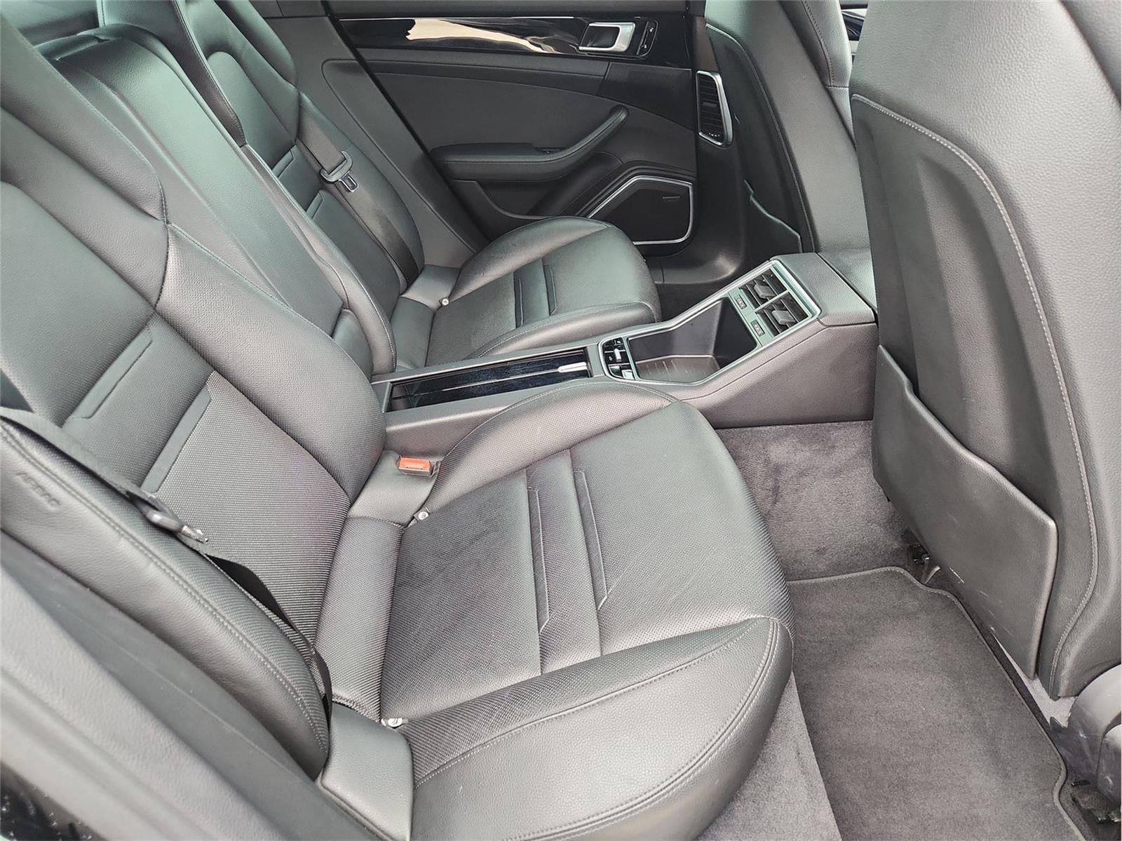 2018 Porsche Panamera 4