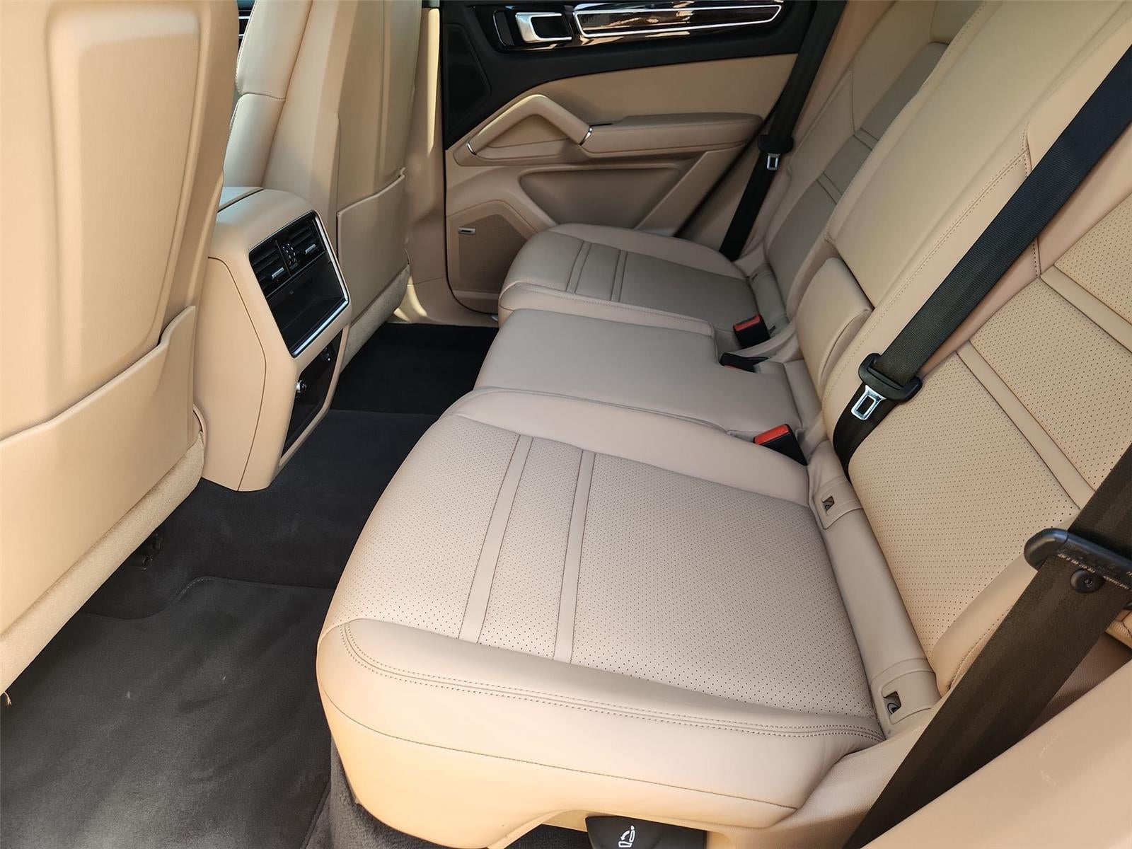 2022 Porsche Cayenne Base