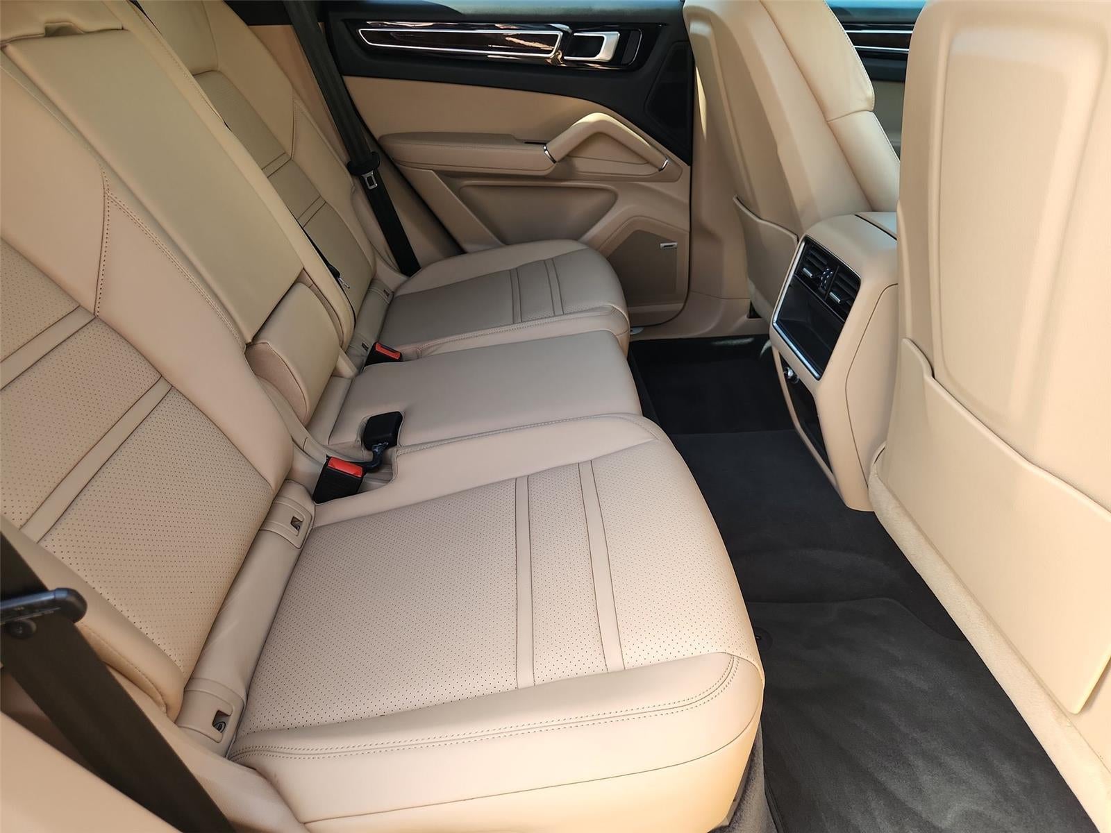 2022 Porsche Cayenne Base