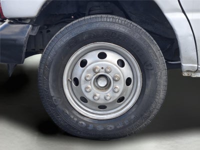 2003 Ford E-350SD Standard Cutaway