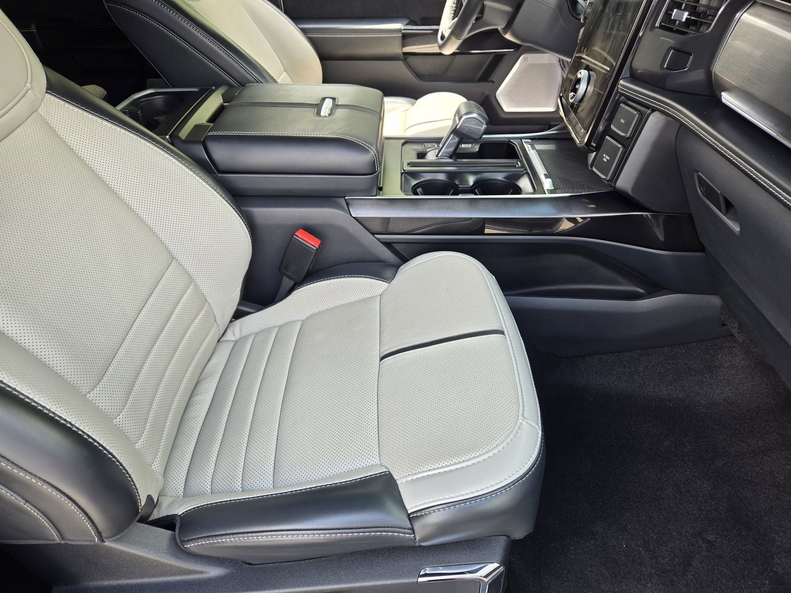 2024 Ford F-150 Lightning Platinum