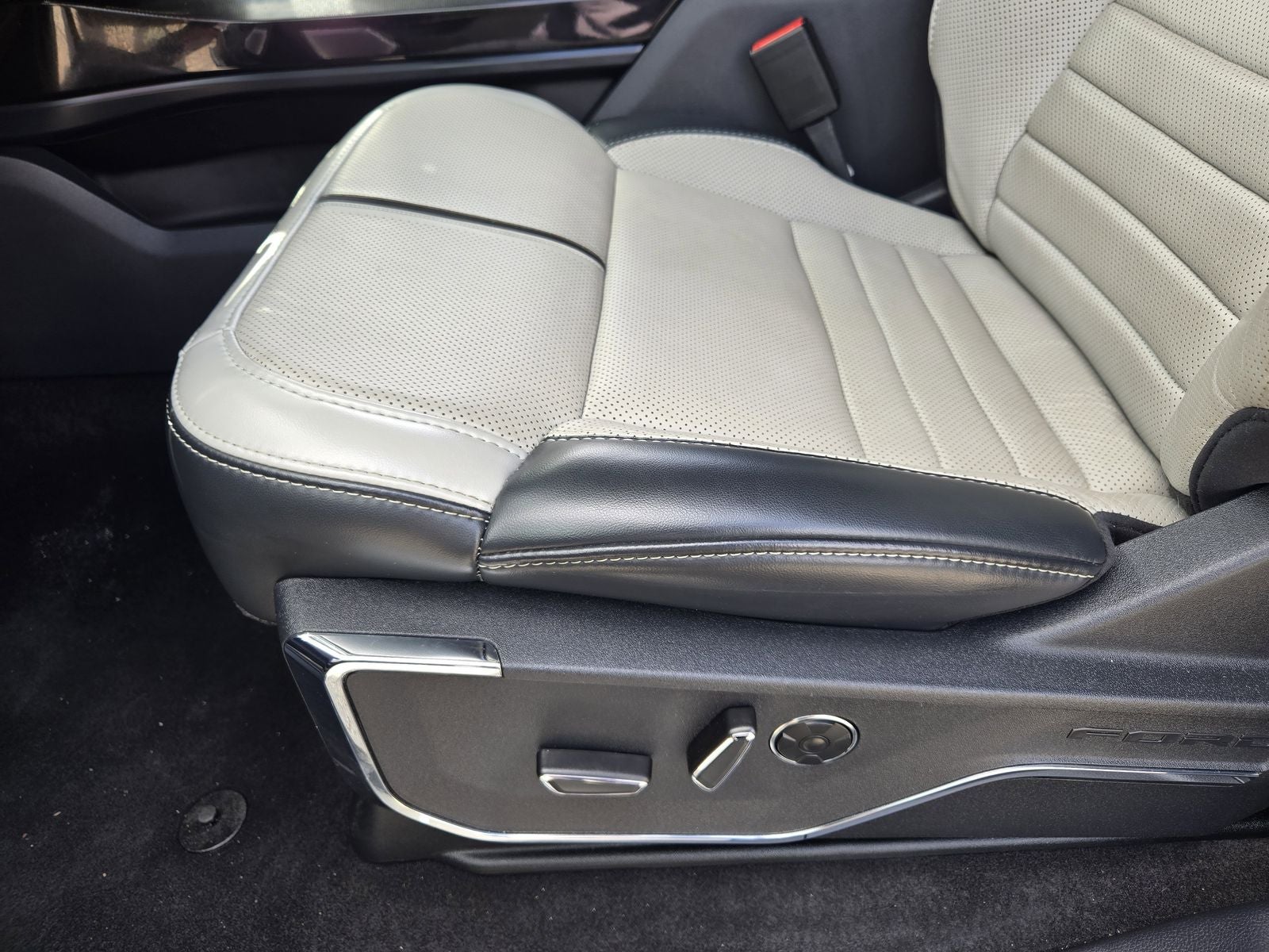 2024 Ford F-150 Lightning Platinum