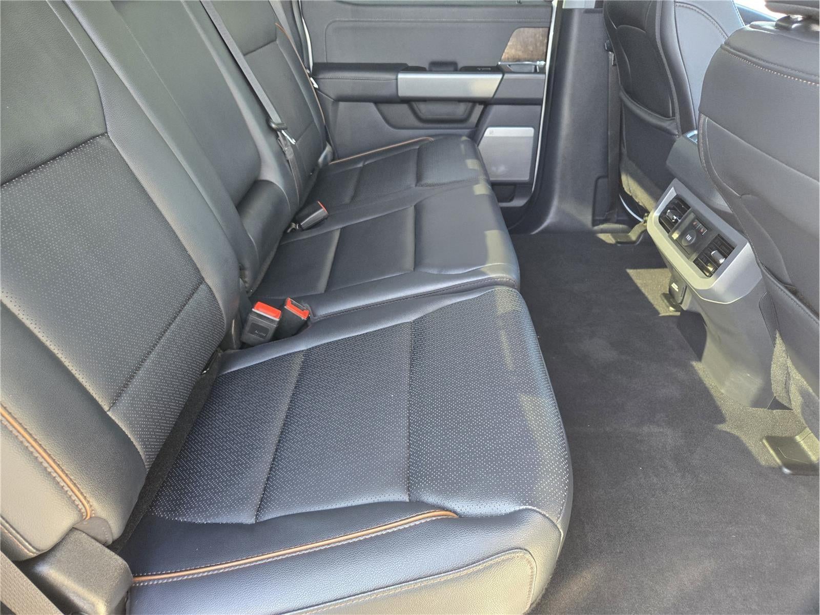2026 Ford Super Duty F-350 DRW Lariat
