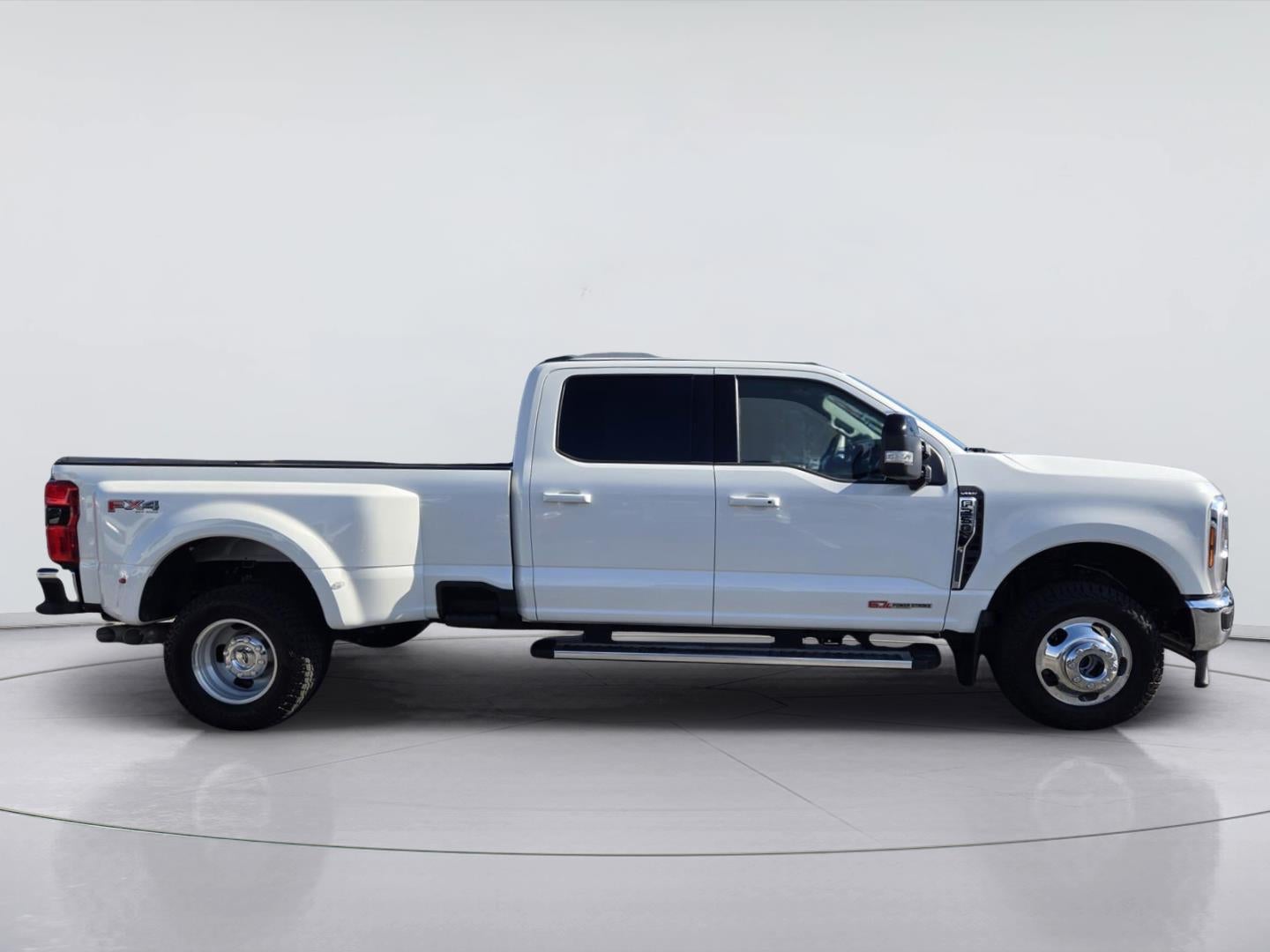 2026 Ford Super Duty F-350 DRW Lariat
