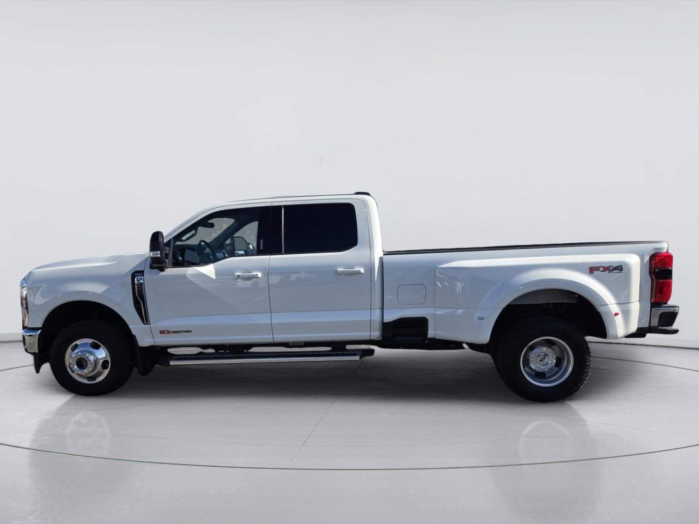 2026 Ford Super Duty F-350 DRW Lariat