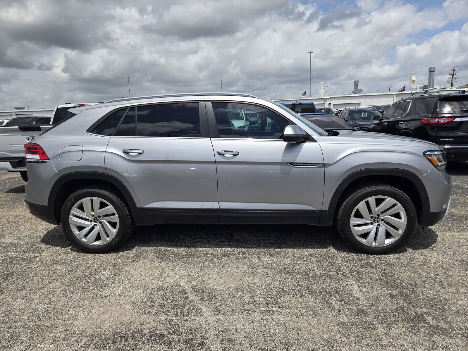 2020 Volkswagen Atlas Cross Sport 2.0T SE w/Technology