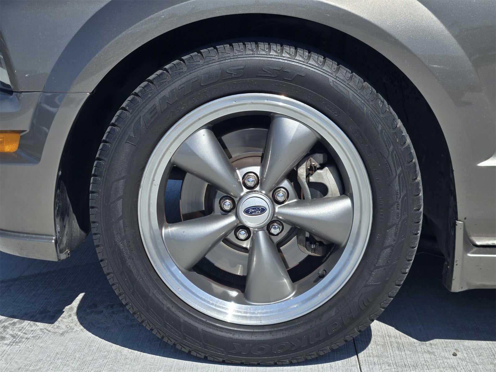 2005 Ford Mustang GT Premium